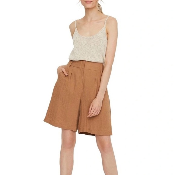 Vero Moda Kaylee High Rise Pleat Front Shorts - Picture 1 of 12